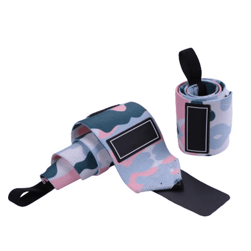 "Bande poignet armée en rose camouflage pour un entraînement stylé et efficace."