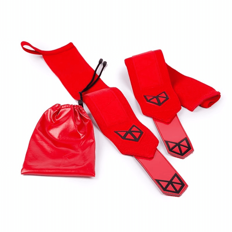 Zoom sur les Bandes de Poignet Musculation Rouges montrant leur robustesse et leur design en rouge vibrant.