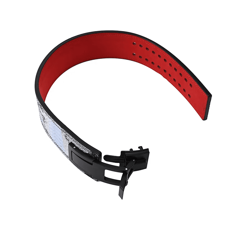 "Reflet lumineux de la teinte bleu clair de la Ceinture Powerlifting Serpent"