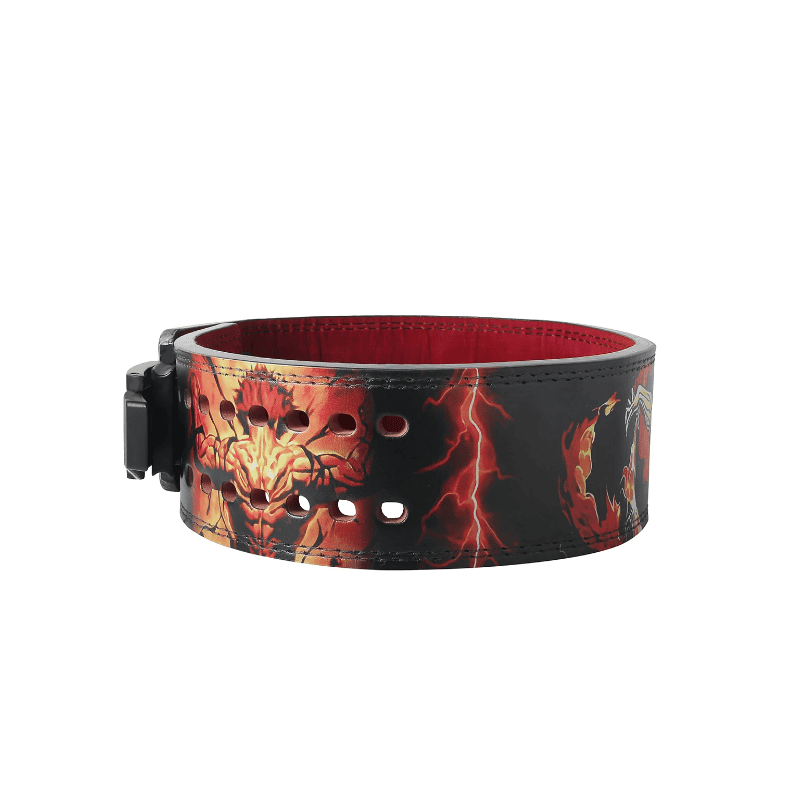 "Ceinture de force Yujiro Hanma conçue pour les levées de poids, détaillant le pouvoir du 'Demon's Back'."