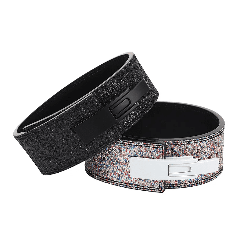 "Vue de profil de la Ceinture Powerlifting à Paillettes, montrant l'épaisseur et le soutien qu'elle offre."