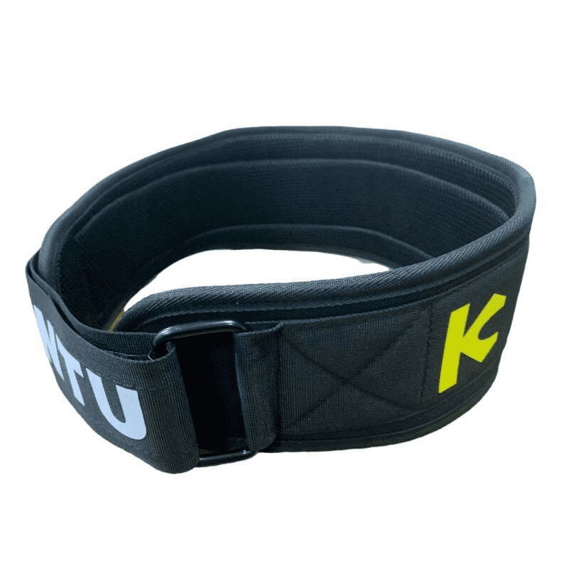 "Design élégant de la Ceinture de Musculation Ebony Lightning avec écritures jaunes vives"
