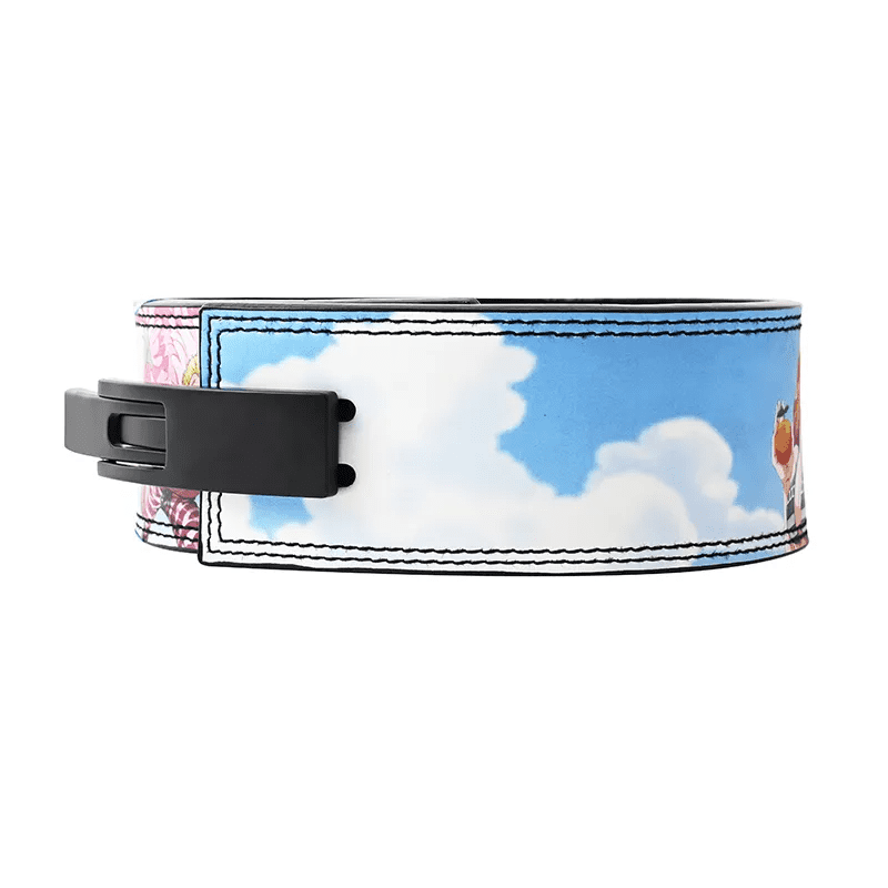 "Détail vibrant de Sabo sur la Ceinture de Powerlifting Dressrosa."
