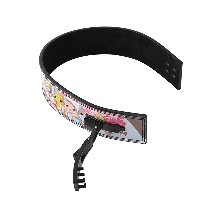 "Ceinture Dressrosa roulée, prête à l'emploi, avec différents personnages en vue."