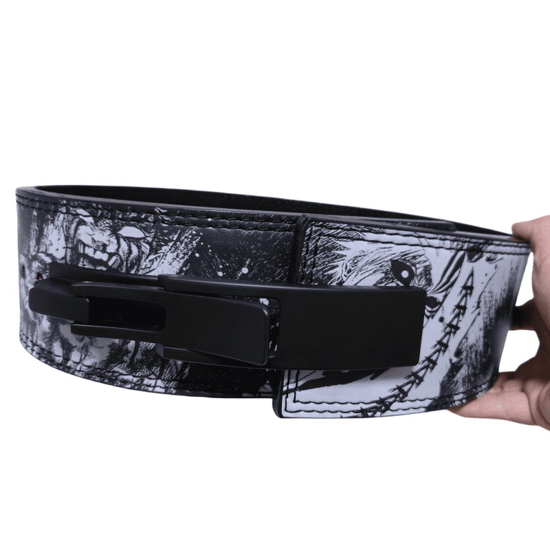 "Gros plan sur le mécanisme de levier de la Ceinture Anime Rage."