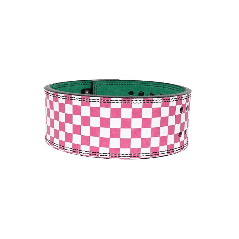 Gros plan sur le motif carreau de la ceinture.