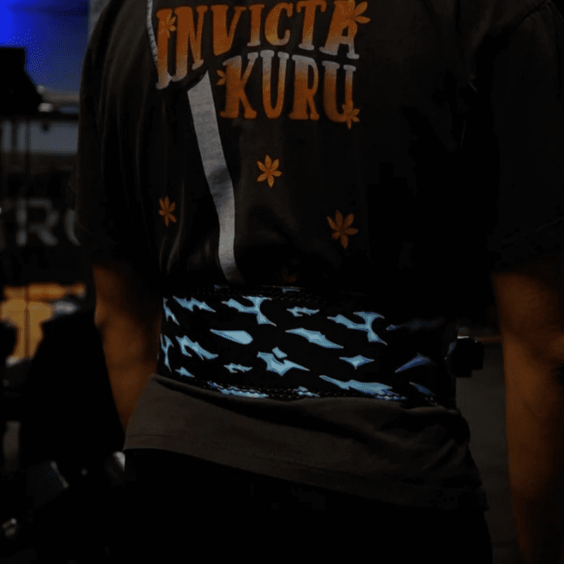 "La Ceinture de Force Godspeed, avec son design distinctif et robuste, parfaite pour les séances de musculation intenses"