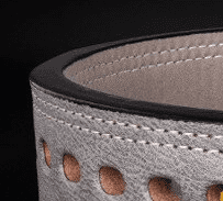Zoom sur la Ceinture de Force Gris Doré offrant un soutien maximal pour l'haltérophilie et le CrossFit.