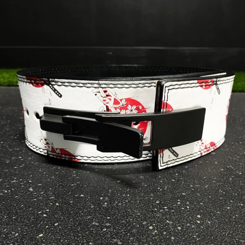 "Ceinture de force "Katana" : une lame d'acier pour des mouvements puissants et précis lors de vos entraînements"