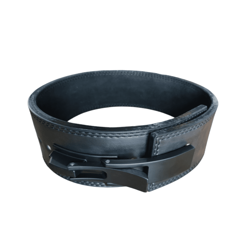 Zoom sur le symbole Berserk de la ceinture.