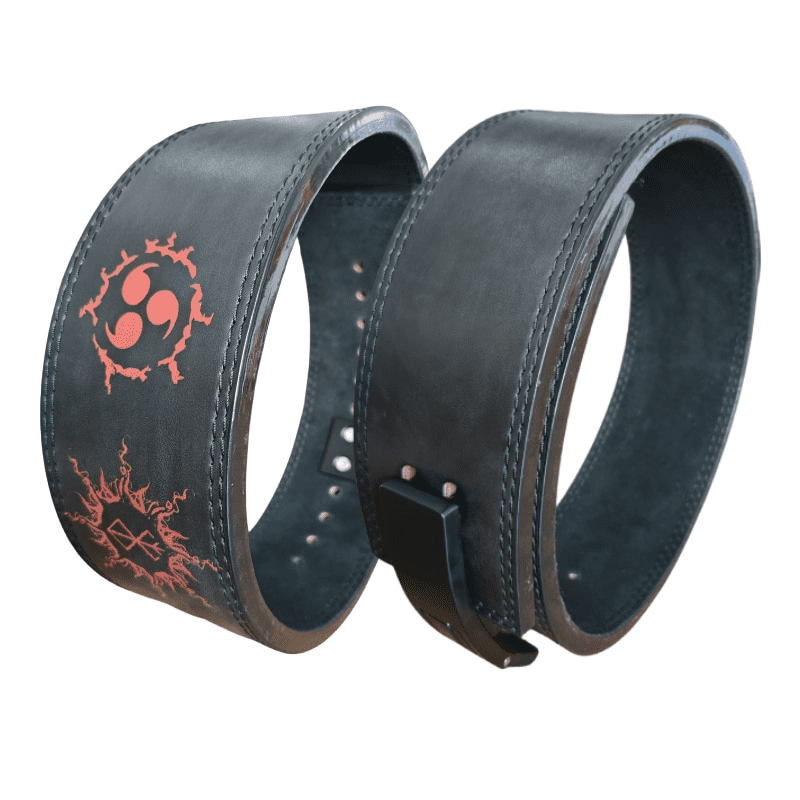 Gros plan sur les finitions et détails de la ceinture.
