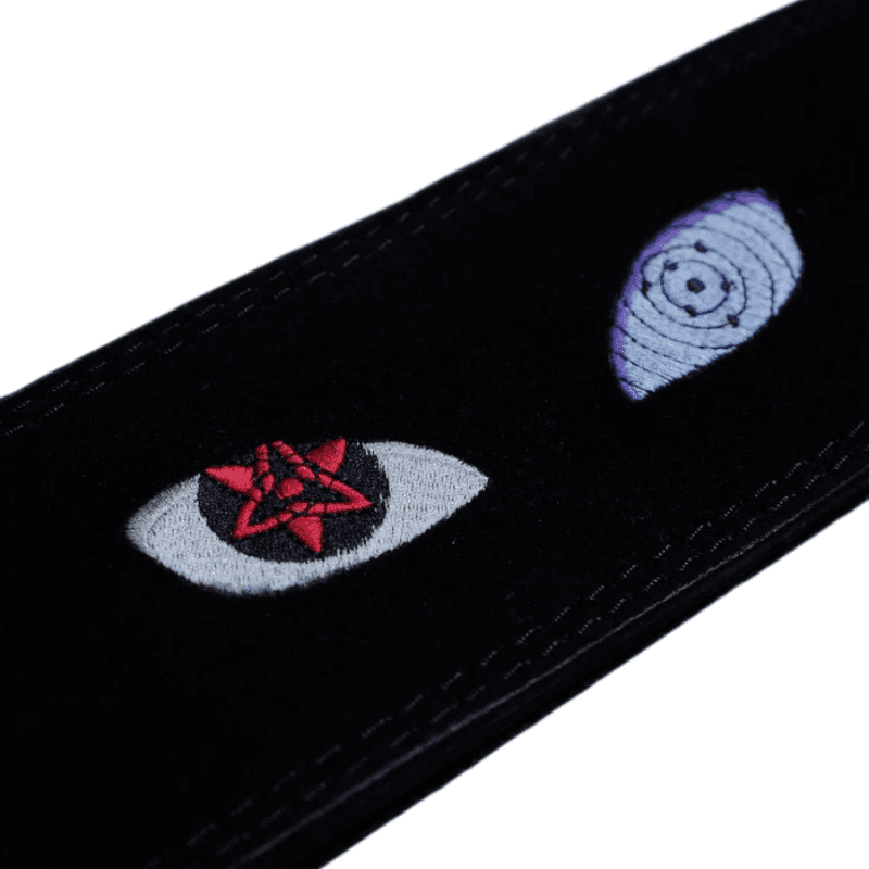 Une ceinture de force Uchiha robuste et ajustable, idéale pour le powerlifting et d'autres activités de haute intensité, tout en affichant un design unique inspiré du manga.