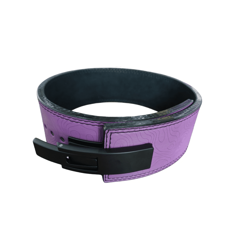 Vue rapprochée de la boucle robuste de la ceinture.