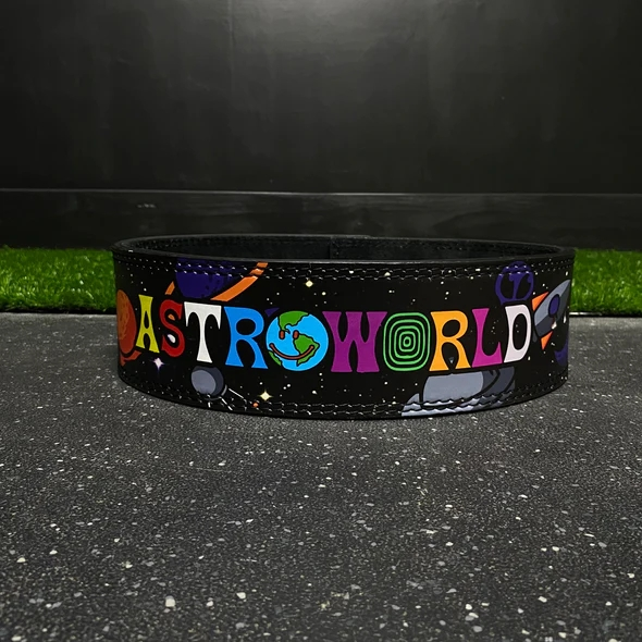 "Ceinture de musculation "Astroworld" : affichez votre passion pour la musique avec cette ceinture inspirée de l'album de Travis Scott"