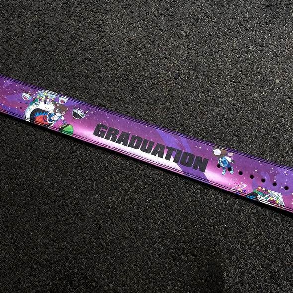 "Ceinture de musculation "Graduation" : affichez votre amour pour la musique avec cette ceinture inspirée de l'album de Kanye West"