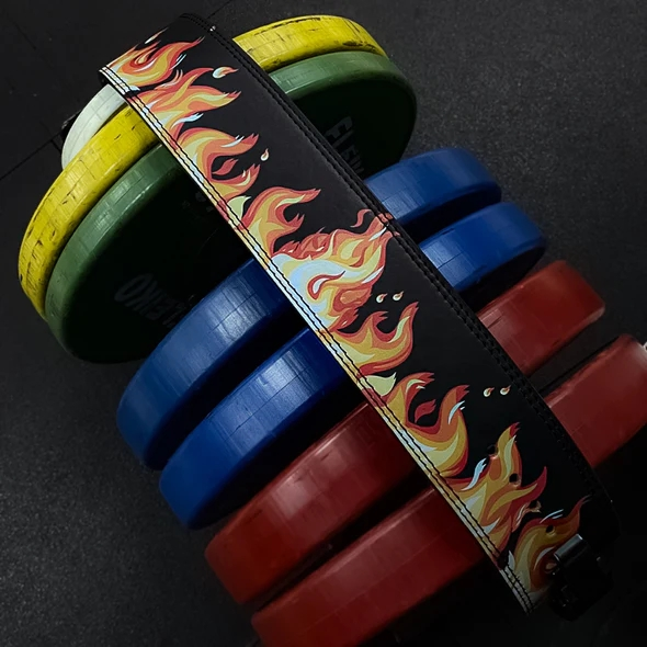 "Ceinture de levage "Feu" : une protection brûlante pour votre dos lors des exercices de force"