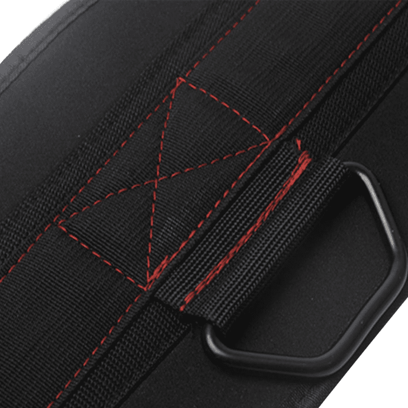"Vue de près de la Ceinture de Lest Dipbelt, montrant sa texture résistante et sa boucle d'attache."