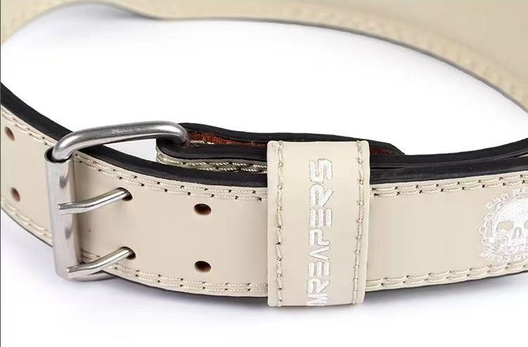 "Ceinture de musculation beige : un équipement de qualité pour renforcer votre dos"