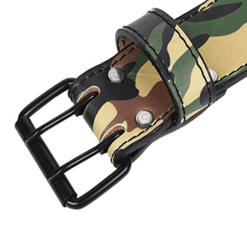 "Athlète utilisant la ceinture militaire pendant l'entraînement."