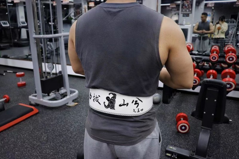 "Ceinture de musculation Olympia : la référence pour les compétiteurs et les amateurs exigeants"