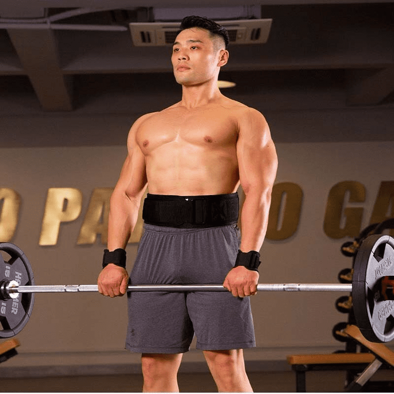 "Vue rapprochée de la boucle ajustable de la Ceinture Lombaire Pain Gain Noire"