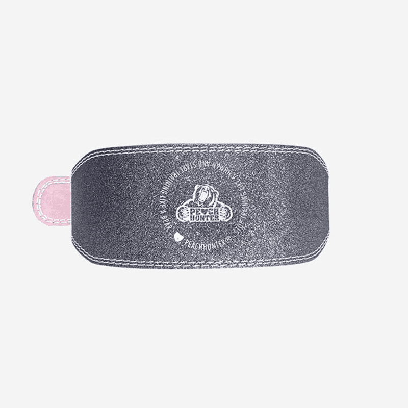 Alt Text Image 2: "Ceinture de Musculation Silver en action - soutien lombaire pour des squats sécurisés"