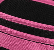 "Ceinture de musculation nylon rose positionnée de façon artistique"