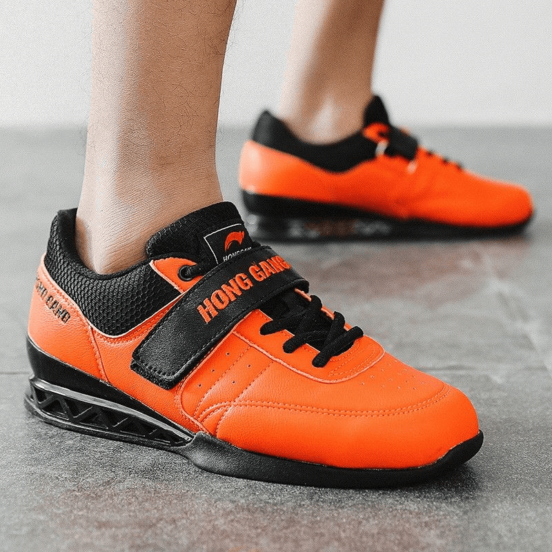 "Vue d'ensemble de la Chaussure Force Athlétique, montrant son design robuste".