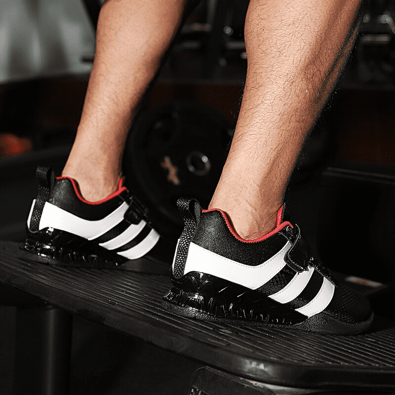 "Vue de profil de la Chaussure pour Squat, soulignant son design ergonomique".