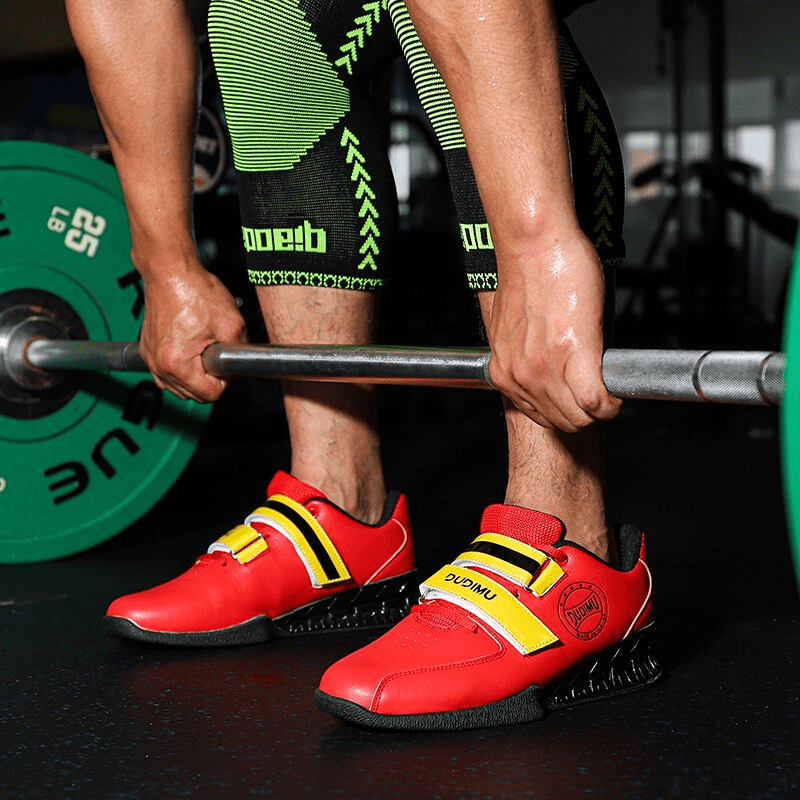 Alt text 2 : "Chaussures de powerlifting offrant stabilité et confort pour une performance optimale"