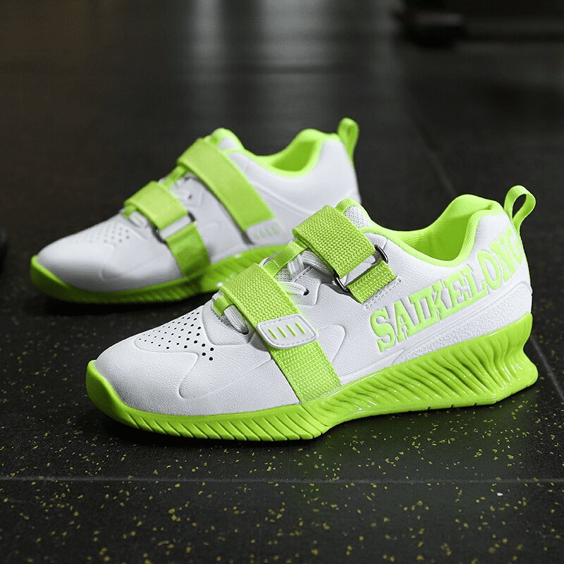 "Vue rapprochée de la chaussure d'haltérophilie pour femme - Design élégant et fonctionnel".