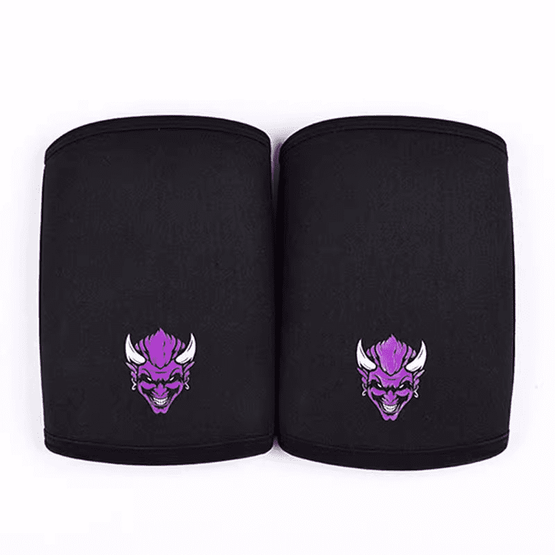 Coudière Musculation Démon Mauve pour un soutien optimal des coudes, design Démon audacieux en mauve.
