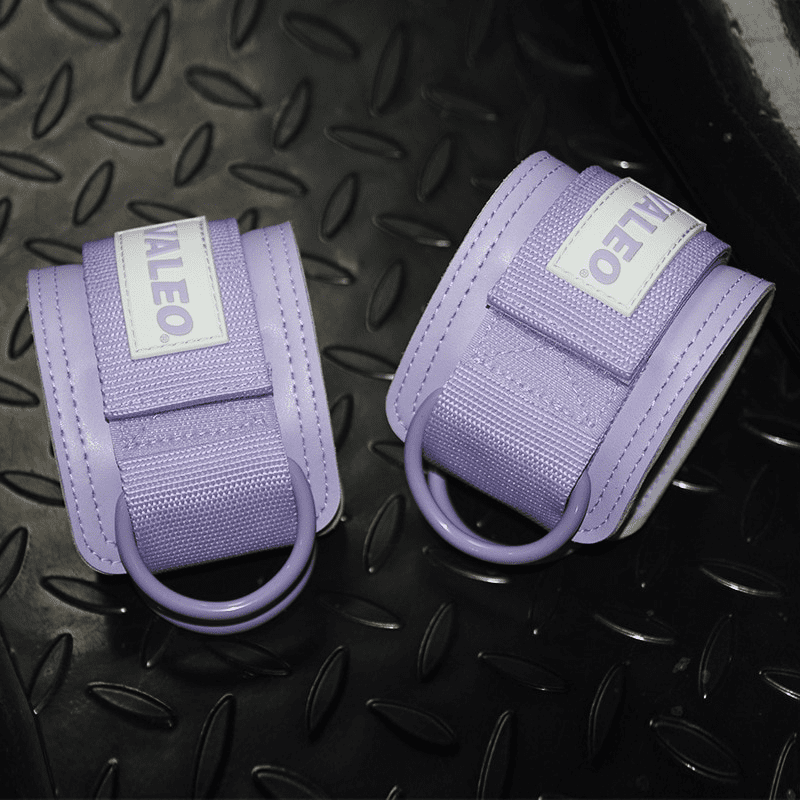 Alt Texte 2 : "Accessoire de musculation couleur vibrante - Sangle de Cheville Violette pour un entraînement de bas du corps renforcé"
