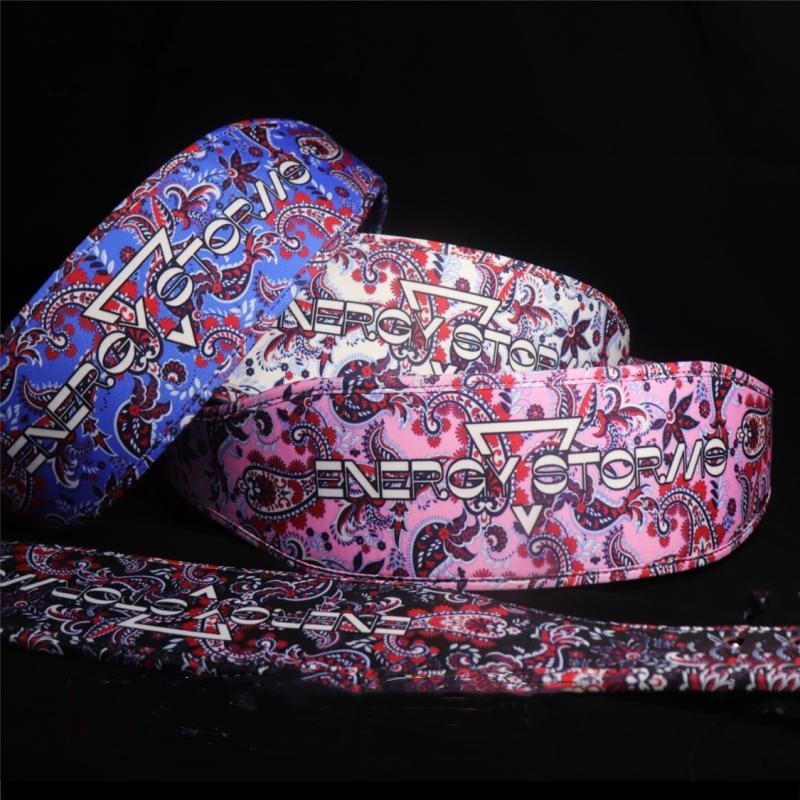 "Vue rapprochée des boucles doubles de la ceinture de force Camo."