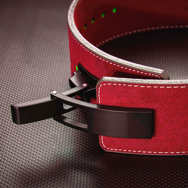 "Ceinture de levage rouge : maintenez votre dos protégé et bénéficiez d'un soutien optimal lors de vos exercices de musculation"