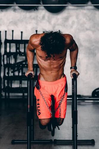 Homme Street Workout Dips lesté