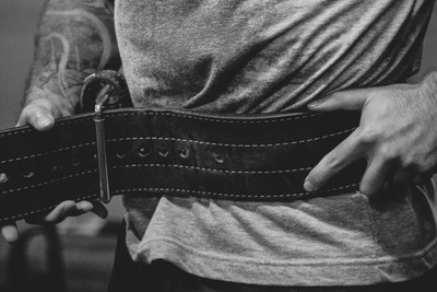 Comment utiliser une ceinture de force pour améliorer ses entraînements