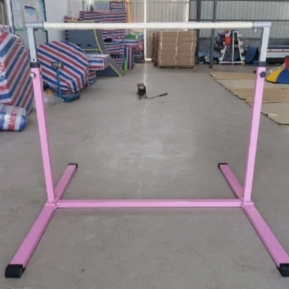 Barre gymnastique extérieur rose garage