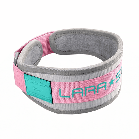 "Homme faisant de la musculation avec la ceinture lombaire FlexSupport pour un soutien optimal"
