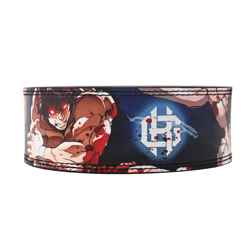 "Détail du visage déterminé de Baki sur la Ceinture Powerlifting Baki Rage."