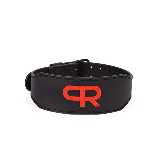 "Une ceinture de musculation "PR" Rouge ajustable, offrant un soutien lombaire optimal pour les entraînements intenses."