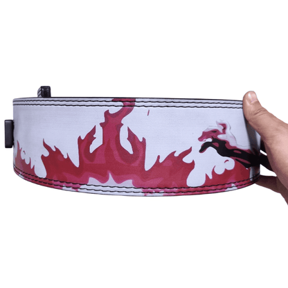 "Sportif préparant son lift avec la Ceinture de Force Hanma."