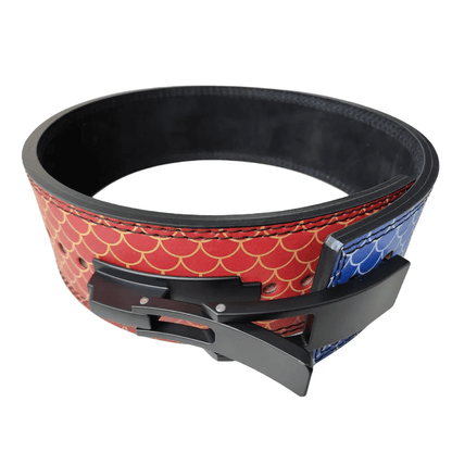 Détail des écailles bleues du Uo Uo no Mi sur la ceinture.