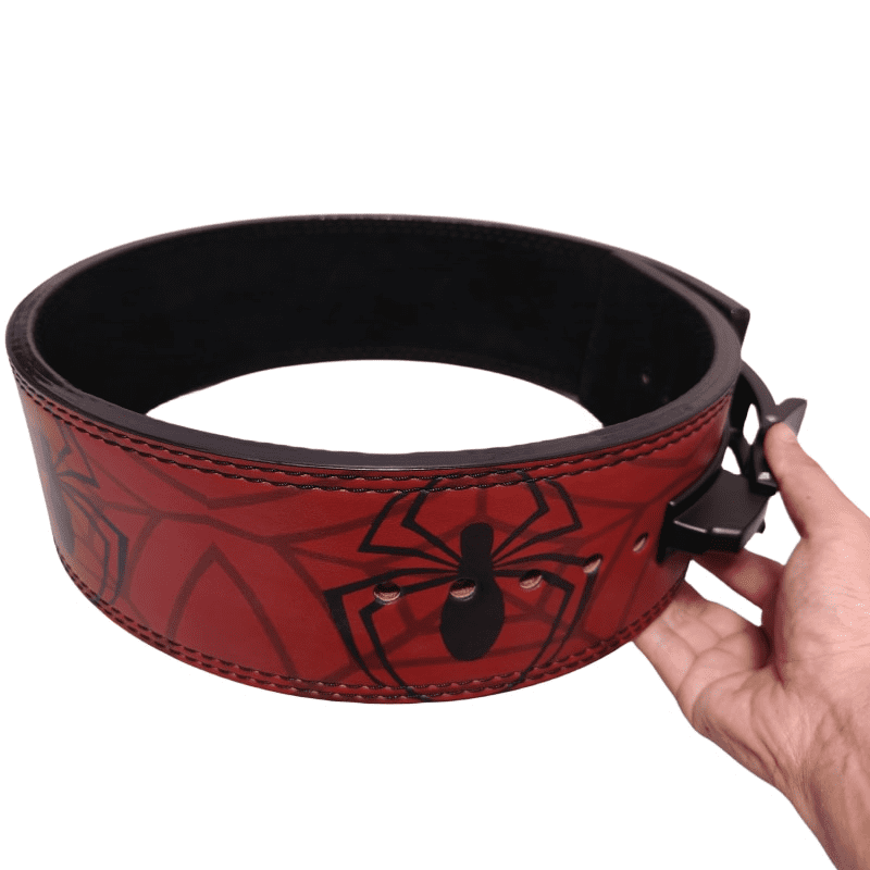 "Athlète en action avec la Ceinture Spiderman."