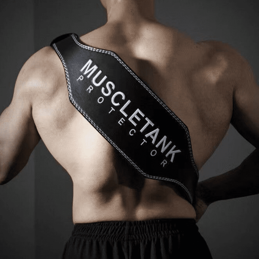 "Homme effectuant un exercice de levage avec la Ceinture de Musculation MuscleTank Noire"