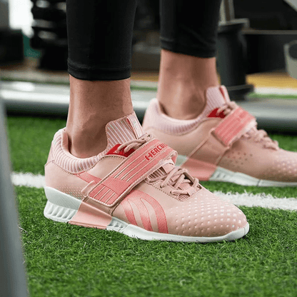 "Chaussures de sport spécialisées pour femmes en haltérophilie, design moderne."