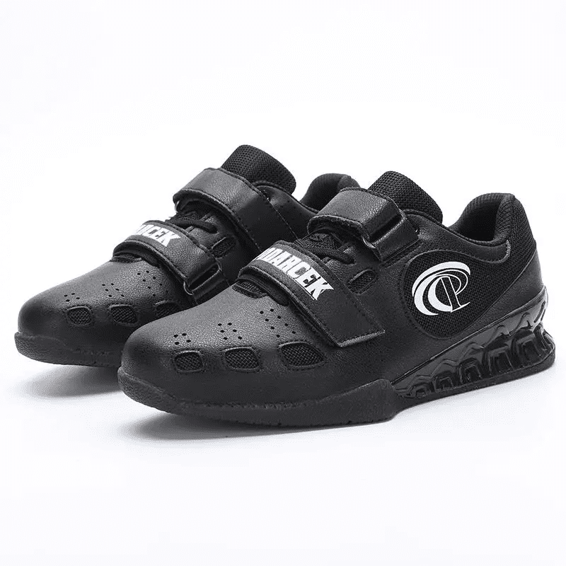 "Chaussures de levage Powerlifting noires pour une stabilité et un style sans compromis."